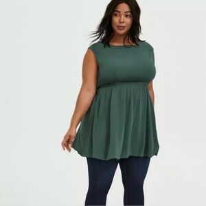 Torrid sleeveless green tunic size 00